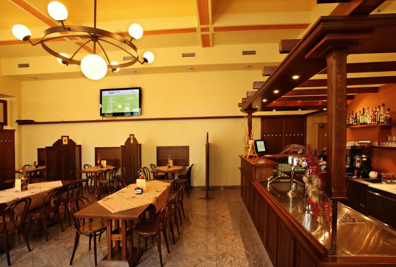 Hotel Slavie Pelhřimov Екстериор снимка